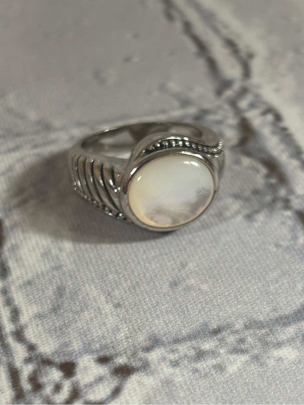 Silver Toned Moonstone Pearly Crystal Ring Size 7